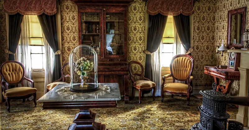 Open house theme ideas: do they help or hurt?